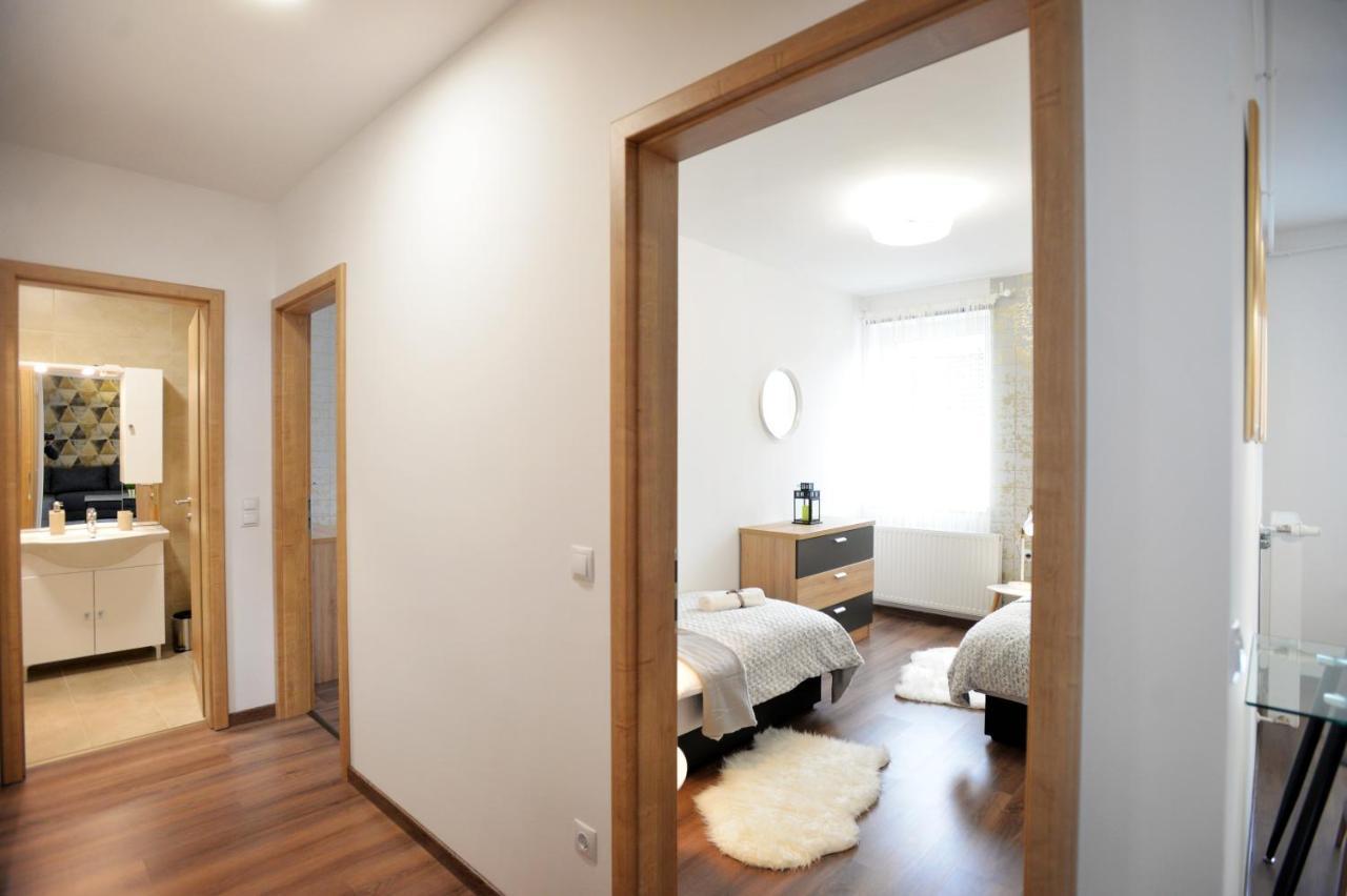 One Luxury Suites Eger Exterior photo