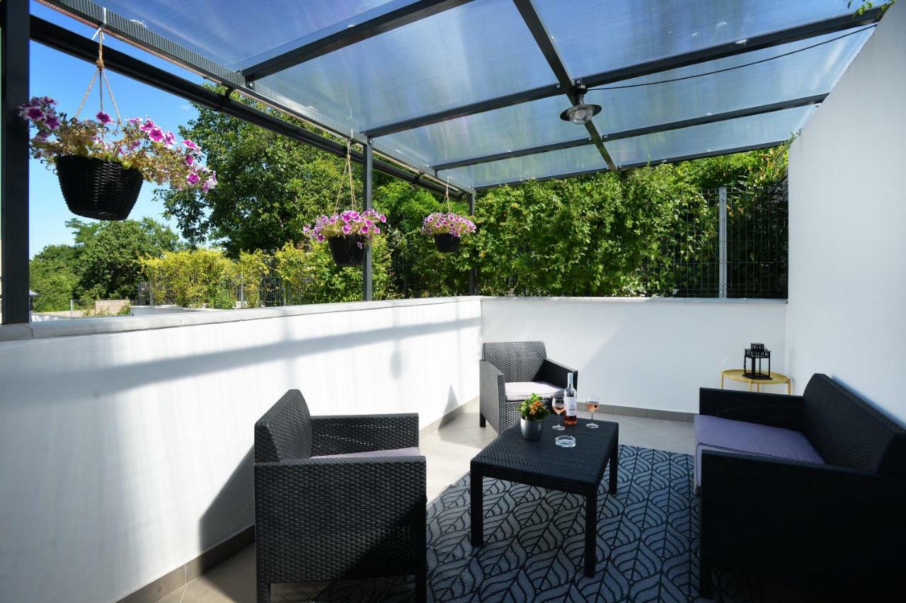 One Luxury Suites Eger Exterior photo